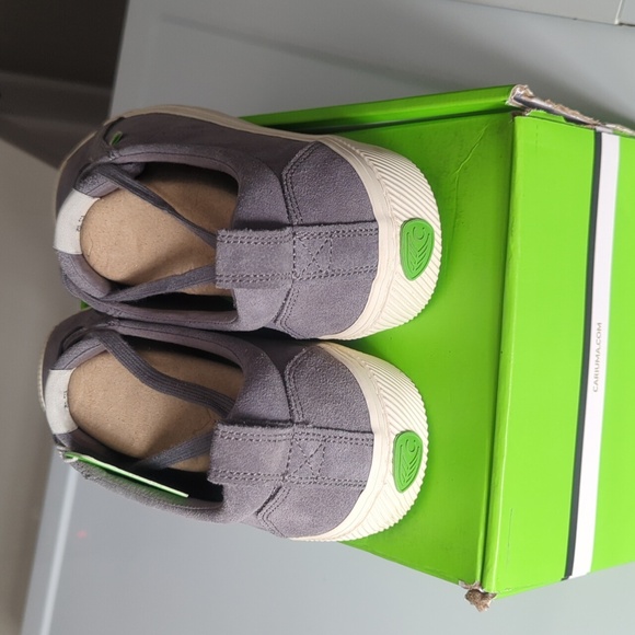Cariuma (Charcoal Grey Suede/Off-White Sole) 10M/11.5W - Picture 3 of 7